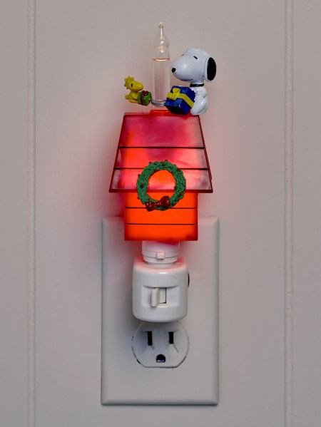 Christmas Bubble Night Light with Snoopys Doghouse