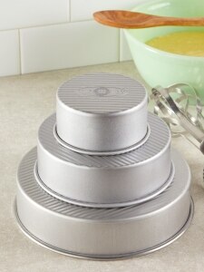 Nonstick Classic Bundt Pan with Handles - The Vermont Country Store