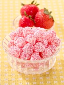 STRAWBERRY FIELDS 『Lips Like Strawberry』 🍓 Lennon's – Strawberry Fields – Eye Candy Gear
