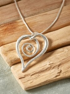 Upside Down Heart Necklace – Seoidín