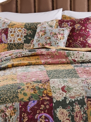privacy hel Leonardoda Floral Patchwork Quilt and Pillow Sham Set