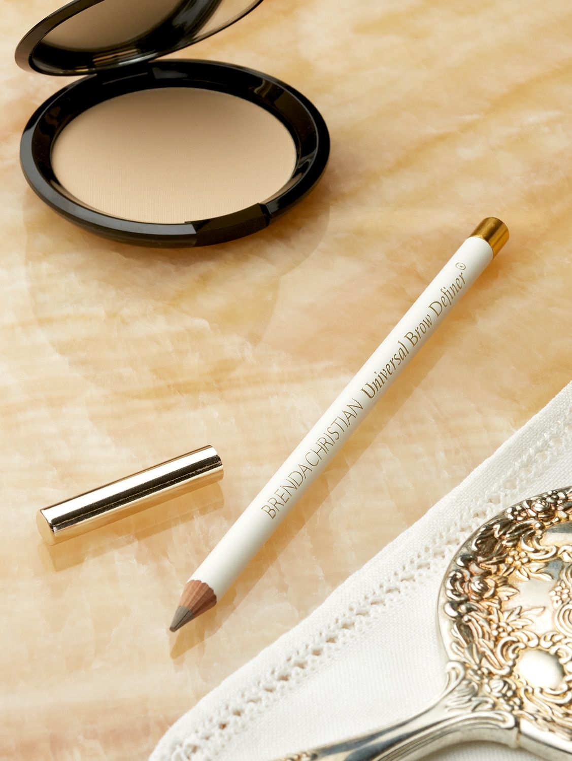 Eyebrow Pencil Adjusts To Match Natural Brow Color