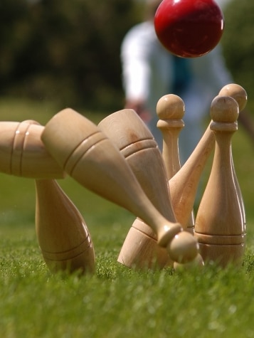 Solid Wood Lawn Bowling Set With Carrying Basket