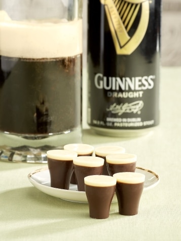 Guinness Dark and White Chocolate Mini Pints, 14 Pints