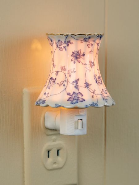 Porcelain Toile Lamp Shade Night Light And Essential Oil Diffuser Porcelain Toile Lamp Shade Night Light And Essential Oil Diffuser