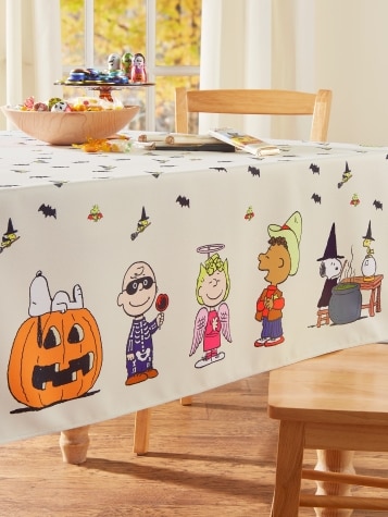 Peanuts Halloween Matte-Finish Oilcloth Tablecloth