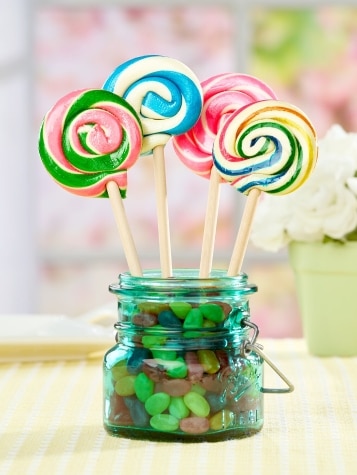Old-Fashioned Pastel Swirl Lollipops