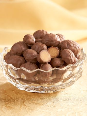 Milk Chocolate Peanut Butter Peanuts, 15 oz. Tub