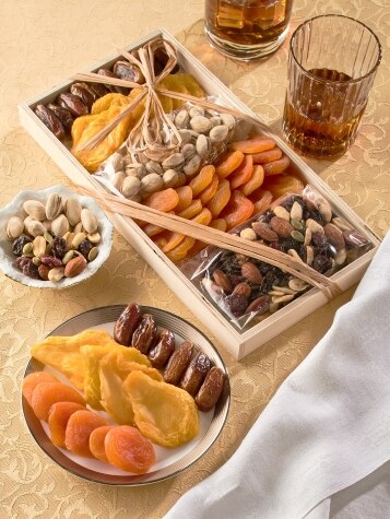 Gift Tray of Dried Fruits & Roasted Mixed Nuts