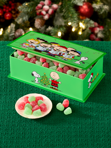Peanuts Carolers Tin With Spice Gumdrops